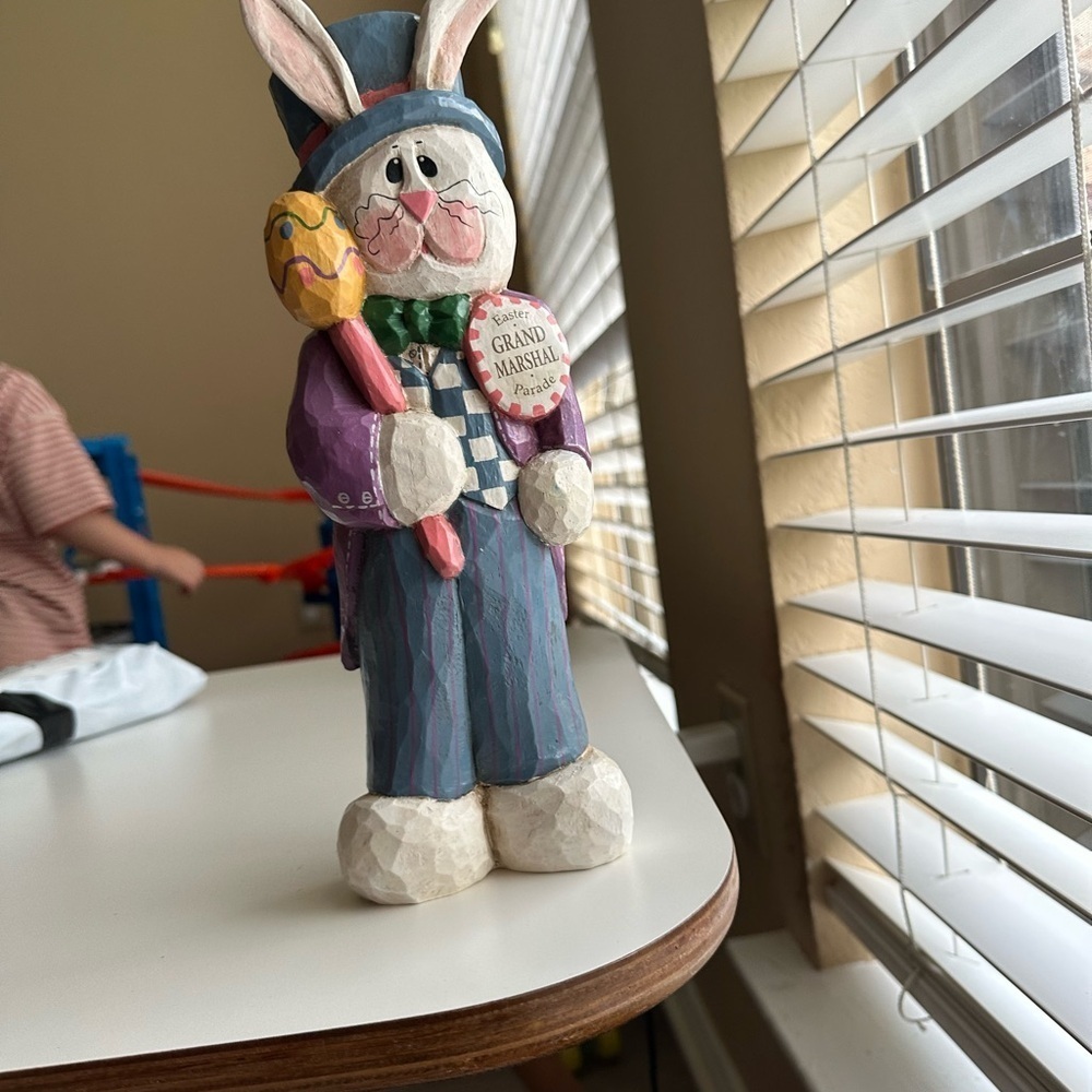 Grand Marshal Figurine Retired Eddie Walker Easter Bunny holiday decor rabbit - Picture 8 of 8